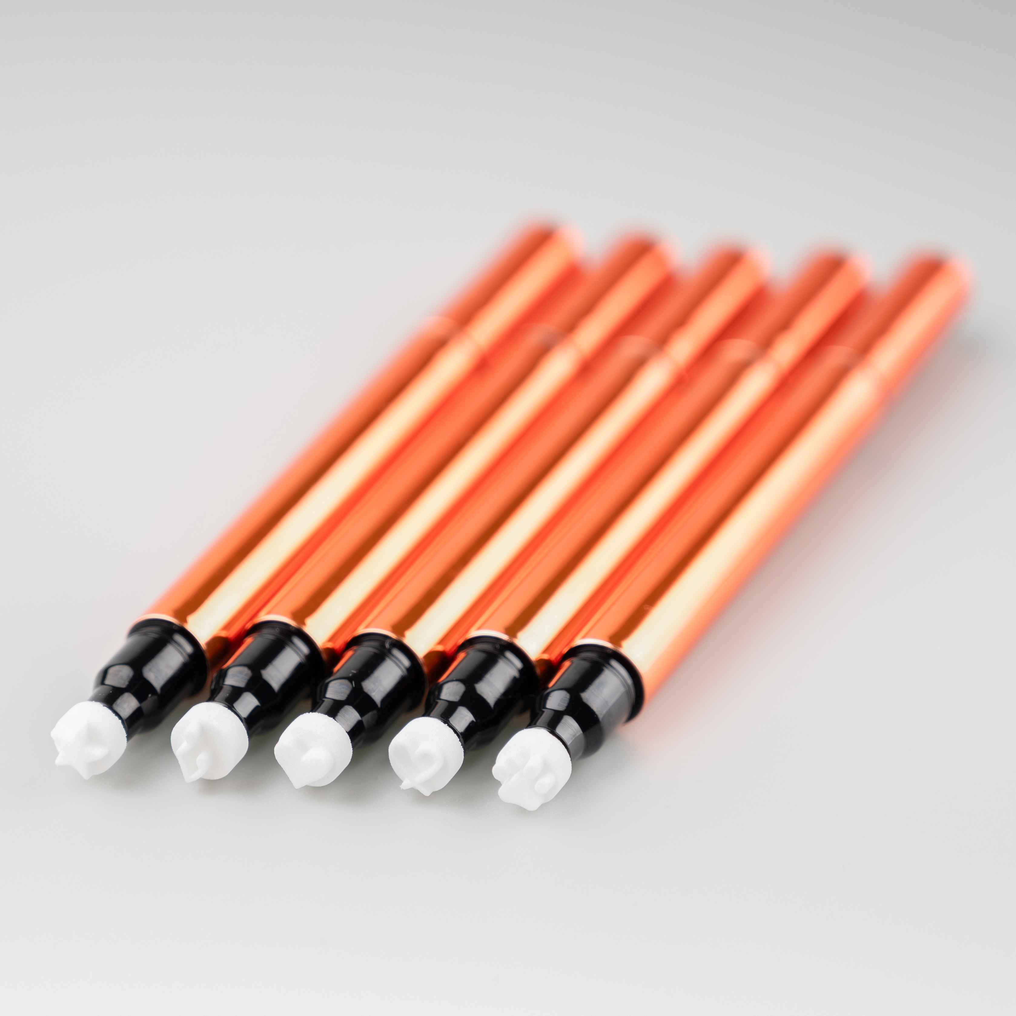 Tekoči eyeliner z embalažo z žigi