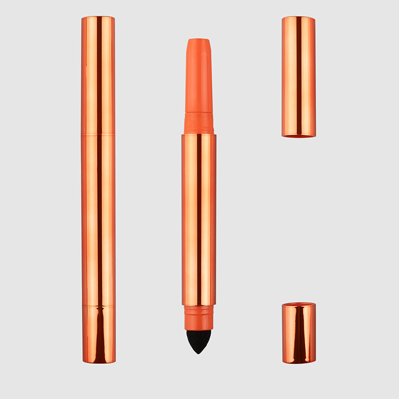 Ustnice in eyeliner z gobico in embalažo